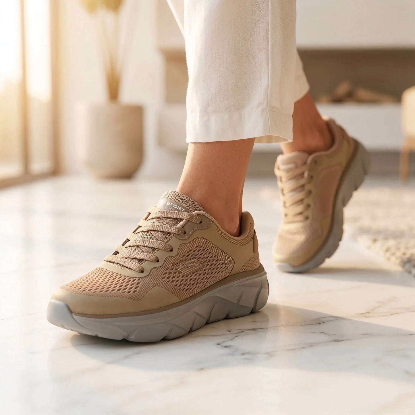 BAJO SHOES Chaussures de Sport Femme beige – portées en intérieur sur sol marbre – mesh respirant lacets assortis – semelle ergonomique – BAJO SHOES