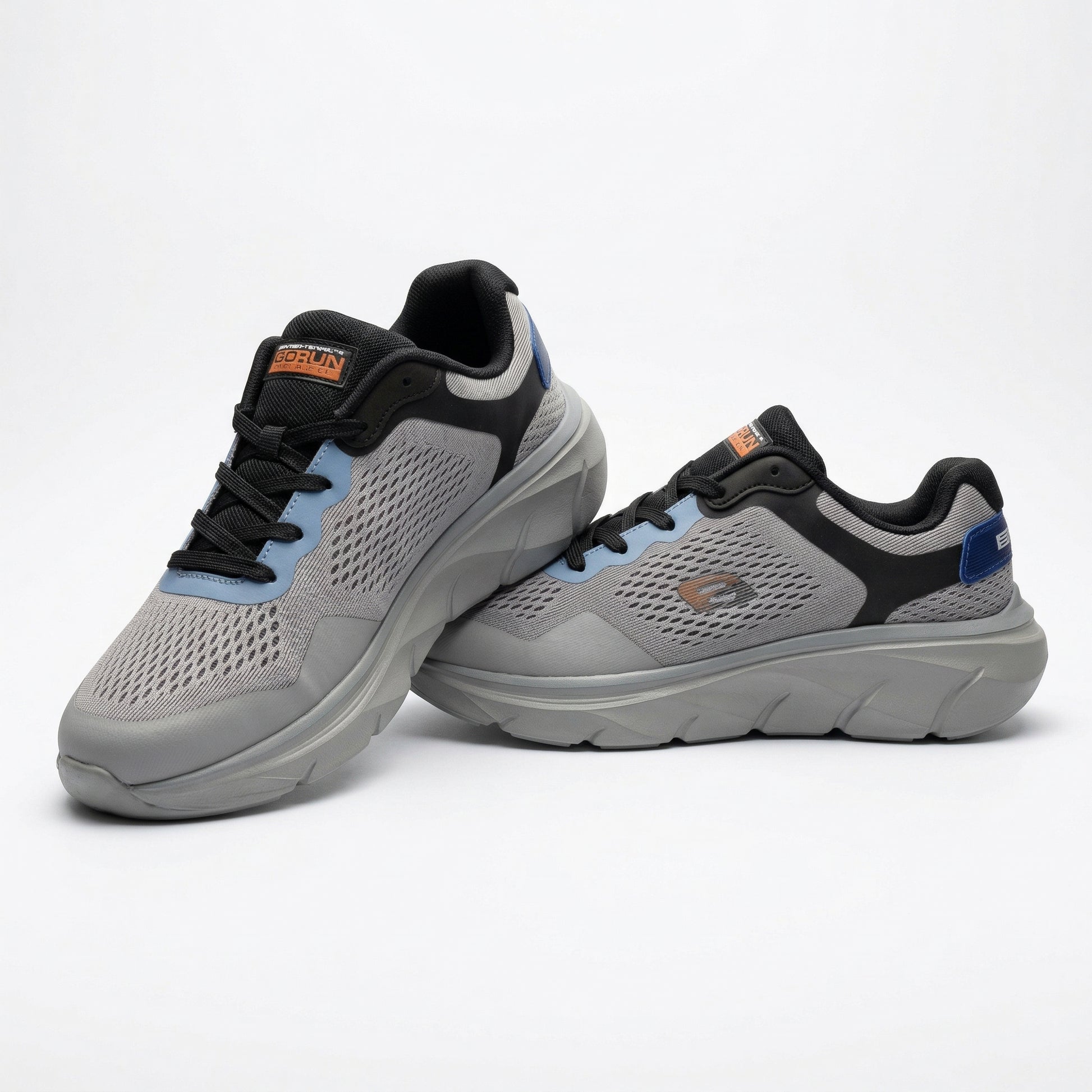 BAJO SHOES Chaussures de Sport Homme gris avec accents bleu et noir – paire vue côté – GoRun – mesh respirant semelle grise – qualité premium – BAJO SHOES
