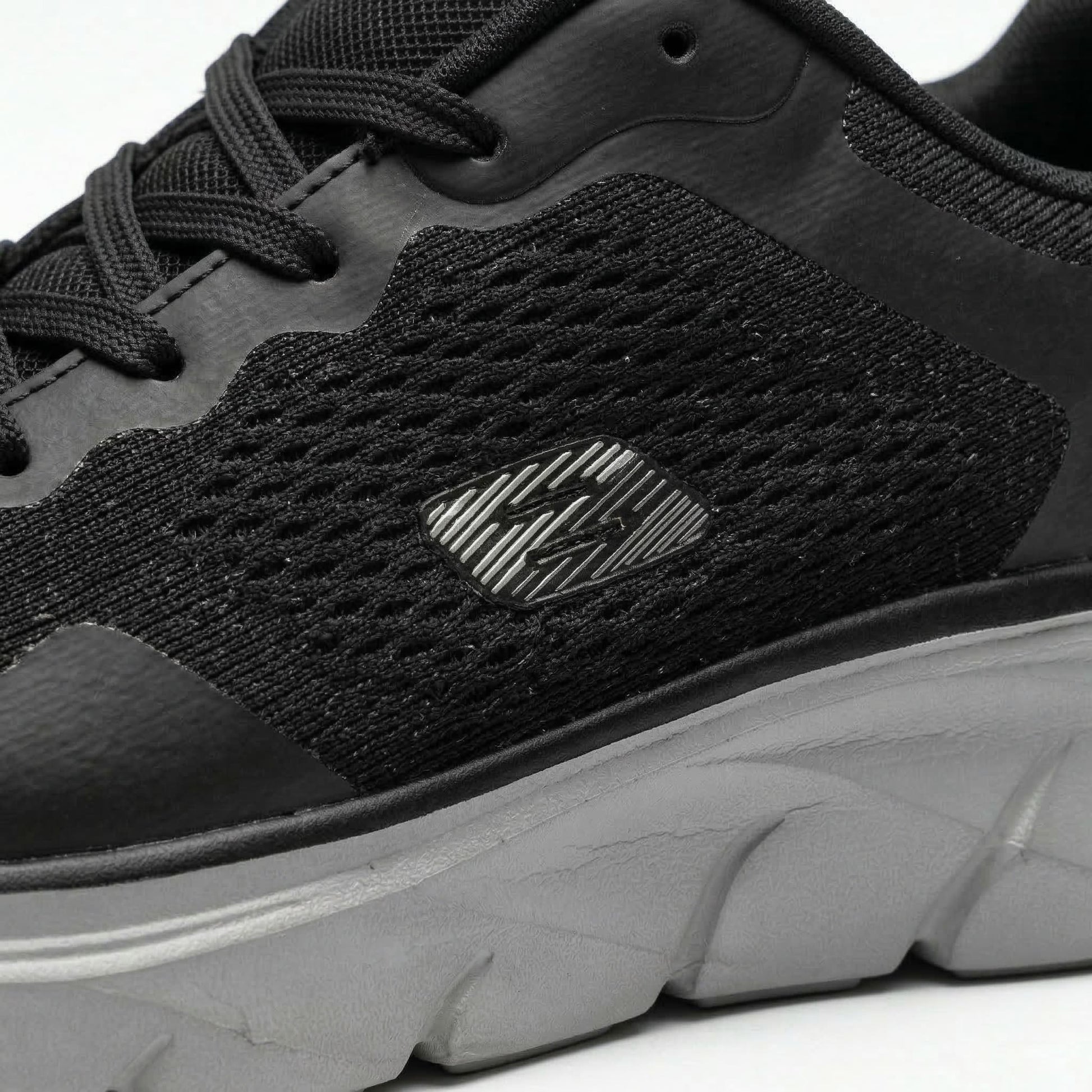 BAJO SHOES Chaussures de Sport Homme noir – paire vue 3/4 côté – G-Sport GoRun – mesh respirant semelle blanche – confort médical – BAJO SHOES