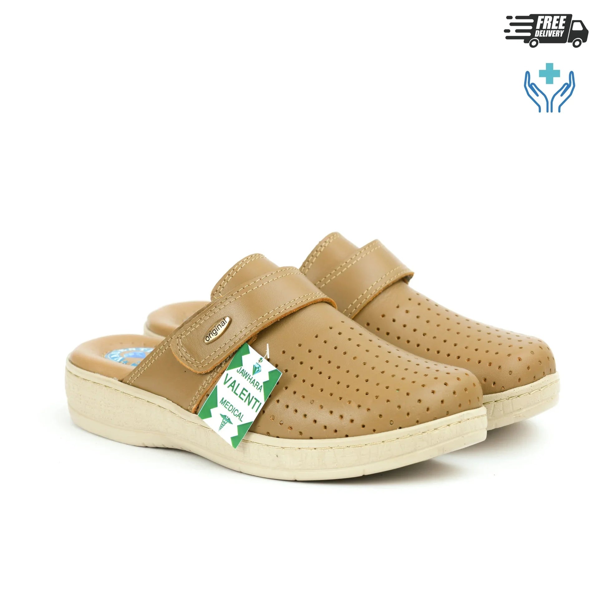 Sabot médical femme cuir camel velcro perforé – Vue produit paire fond blanc – Semelle compensée ergonomique – BAJO SHOES 080
