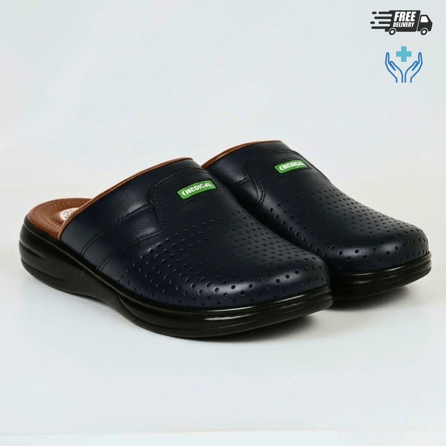 Sabot médical homme cuir bleu marine perforé – Vue produit paire 3/4 fond blanc – Semelle anti-fatigue antidérapante – BAJO SHOES 015