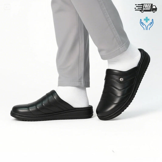 Sabot médical homme en cuir noir pour professionnel de santé, porté avec pantalon gris, semelle ergonomique anti-fatigue - BAJO SHOES 047