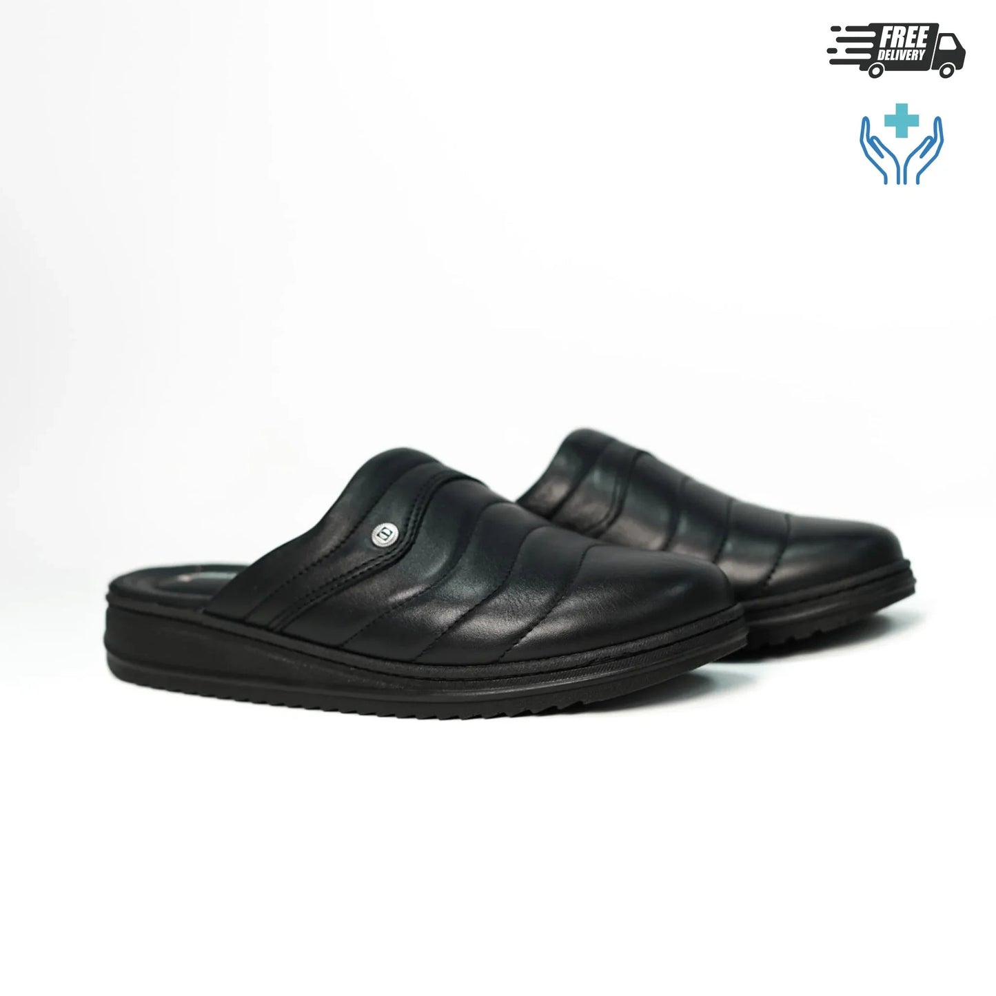Paire de sabots médicaux homme en cuir véritable noir, vue 3/4 sur fond blanc, semelle compensée confort professionnel - BAJO SHOES 047