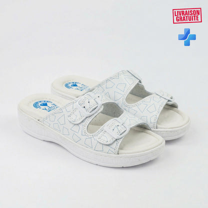 Sandales médicales femme cuir blanc - Vue paire 3/4 fond blanc - BAJO SHOES 700