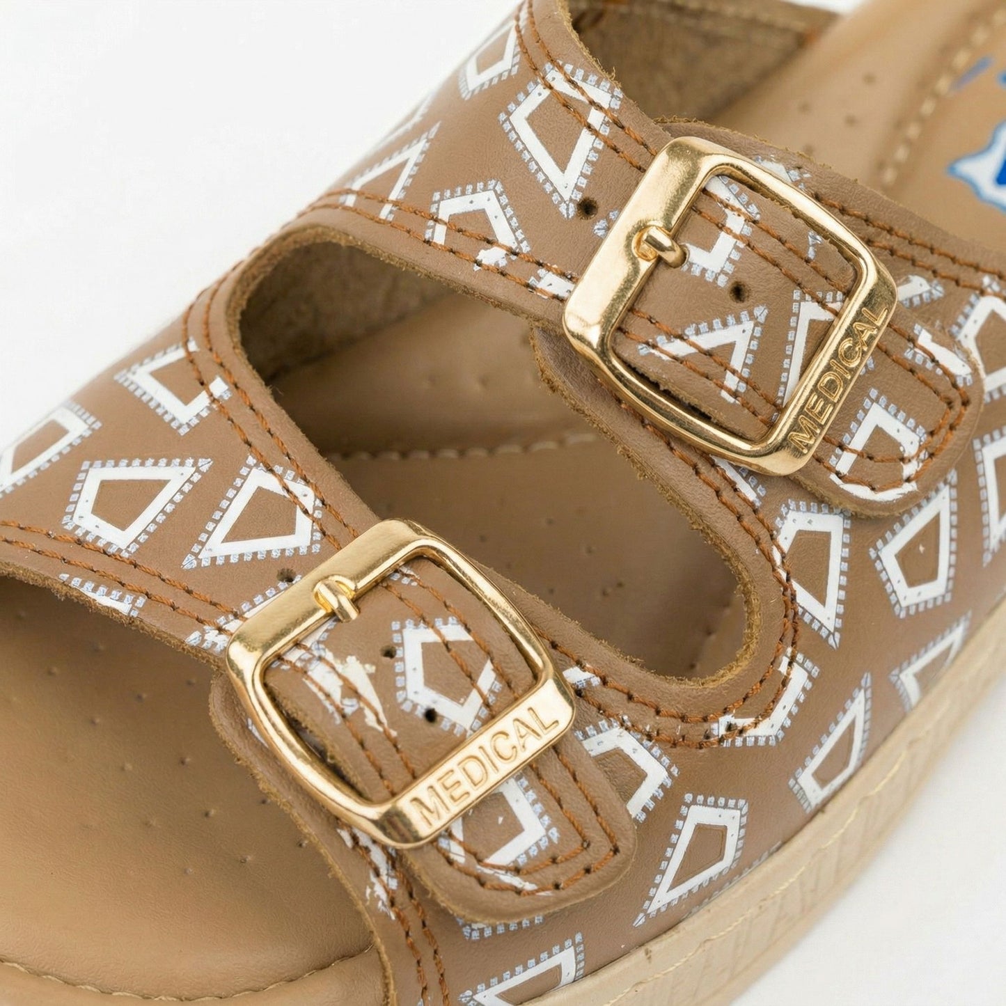 Sandales médicales femme cuir marron - Détail boucle dorée réglable - BAJO SHOES 700